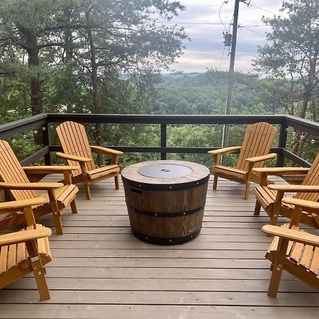 Whiskey Ridge 3 Bdrm Cabin-Firepit, Fenced Yard, Hot Tub Villa Pigeon Forge Exterior photo